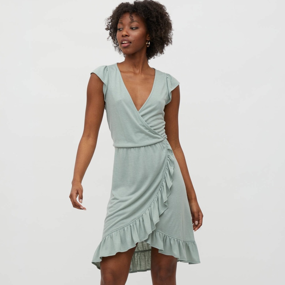 Aritzia Sunday Best Savoy Ruffled Wrap Mini Dress V-Neck Soft Sage‎ Green Size 2